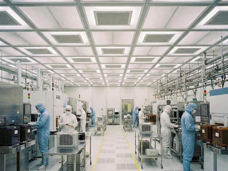 การใช้งานพื้นยกอลูมิเนียมในห้อง Cleanroom อุตสาหกรรมเซมิคอนดักเตอร์