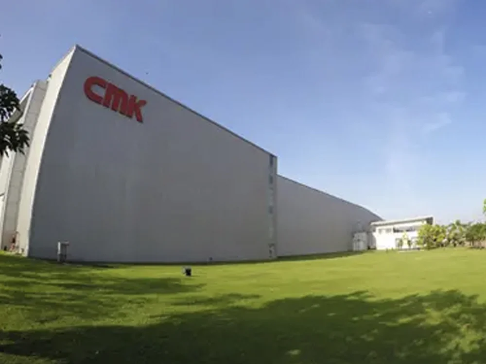 ผลงาน รับเหมาสร้างคลีนรูม ชนิดป้องกันไอกรด (Anti-Acid Corrosion) ผนังโพลีเมอร์ พื้นที่ 2,000 ตร.ม. แบบ Built-to-Suit สำหรับอุตสาหกรรม PCB โรงงาน CMK เฟส 1